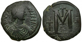 ( Bronze. 18.82 gr. 31 mm( JUSTIN I (518-527). Follis. Nicomedia._
Diademed, draped and cuirassed bust right.
Rev: Large M between two crosses; cros...