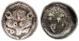 Lesbos, Mytilene .Diobol circa 500-450, AR.
Lesbos, Mytilene
Diobol circa 500-450, AR (0,97g.8,1mm.) Two confronted boar heads. Rev. Incuse square pun...
