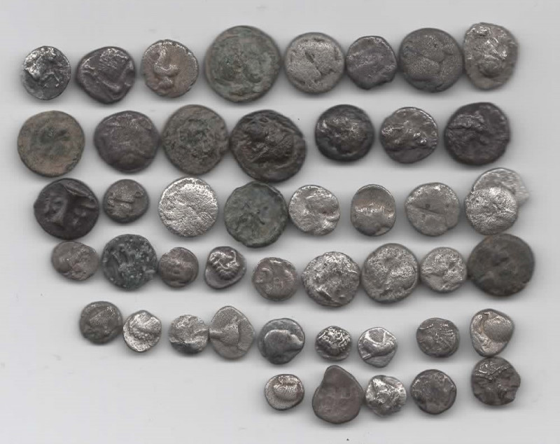 Interesting lot of 46 very small silver and bronze Greek fractions.
Interesting ...