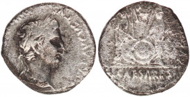 Augustus 27-v.Chr.-14 n.Chr.Denar (3,36g.,17,5mm).
Lugdunum 2 v./4 n.Chr. Av.: CAESAR AVGVSTVS DIVI F PATER PATRIAE, belorbeerte Büste rechts. Rv.: CL...