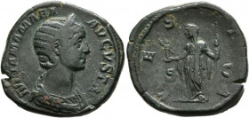 Iulia Mamaea (222-235).
Sestertius (20,63 g), Roma, 222-235 n. Chr. Büste mit Diadem und Drapierung / Vesta mit Palladium und Szepter. RIC IV 708. s.s...