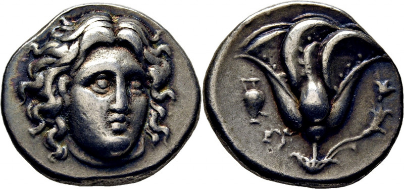 CARIA-RODAS. Didracma rodio. 333-304 a.C. Cabeza refulgente de Helios ligerament...