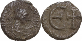 Justinian I (527-565). AE Pentanummium, Constantinople mint. Obv. Diademed, draped and cuirassed bust right. Rev. Large Є; to right, cross. D.O. 97e; ...