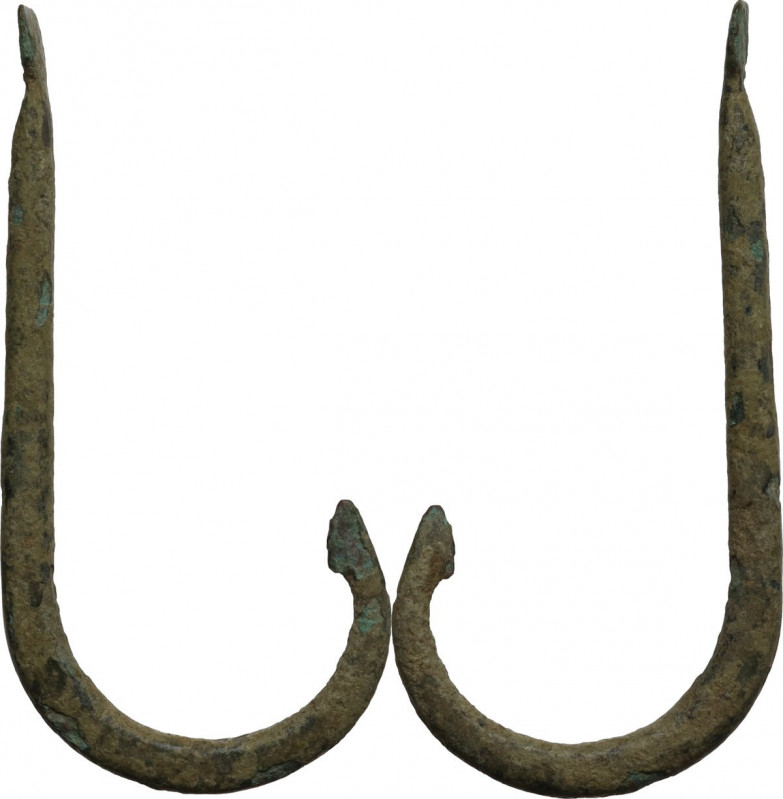 Bronze fishing hook. Roman period. 46x22 mm.