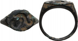 Engraved bronze ring. Balkanic. Inner diameter: 17 mm.