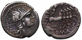 136 a.C.. Antestia. Roma. Denario. Ag. 3,78 g.  Cabeza de Roma con casco alado, mirando hacia la derecha / Jupiter sosteniendo un cetro con su mano iz...