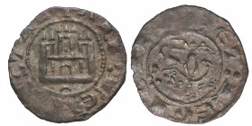 1256 – 1263 d C. Alfonso X (1252-1284). Luna invertida debajo del castillo. Dinero negro. Ve. 0,64 g. Escasa. MBC-. Est.50.