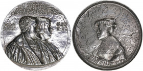 Karl V. mit Ferdinand I. und Maria von Ungarn
Gussmedaille, 1532. 72mm, später Guss aus zusammengefügten 2 Teilen nach einem Steinmodell von Peter Flö...