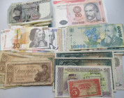 Alle Welt: Small collection with banknotes all over the world, including Czechoslowakia, Poland, Russia, Italy, Romania or Slowenia.
 [differenzbeste...