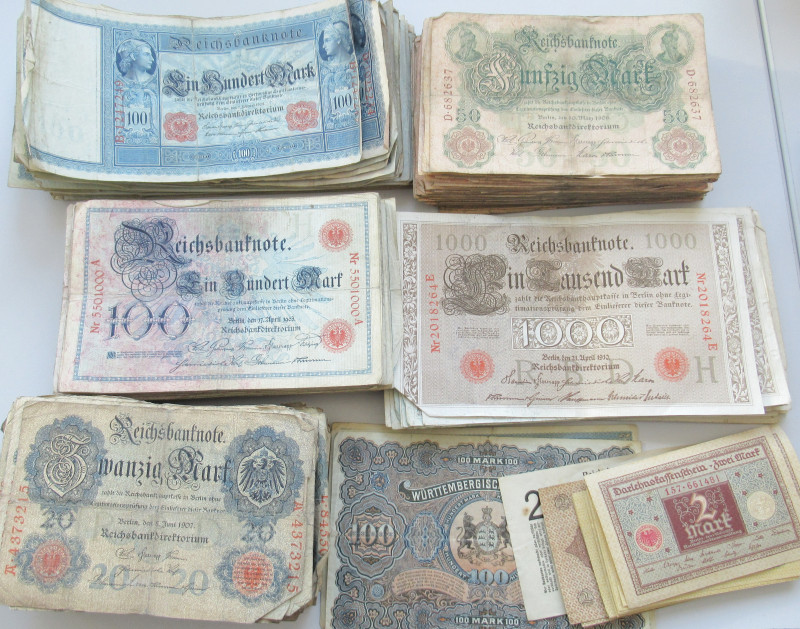 Deutschland - Deutsches Reich bis 1945: Eine Schachtel voll mit Banknoten, überw...