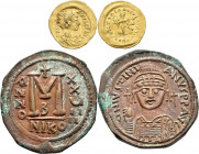 Iustinianus I. (527 - 565): AV-Tremissis, 1,44 g, Sommer 4.9, Sear 145, dazu 1 Bronze-Follis, 18,29 g, Sommer 4.66, Sear 201, sehr schön, sehr schön-v...