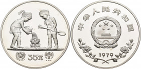 China - Volksrepublik: 35 Yuan 1979, Jahr des Kindes / Year of the child. KM# 8, 800/1000 Silber. In original Kapsel, ohne Zertifikat, kleiner Punkt, ...