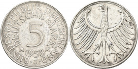 Bundesrepublik Deutschland 1948-2001: 5 DM Kursmünze 1958 J, nur 60.000 Ex., Jaeger 387. Kratzer, kleine Randfehler, sehr schön.
 [differenzbesteuert...