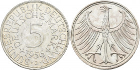 Bundesrepublik Deutschland 1948-2001: 5 DM-Kursmünze 1956 aus der Prägestätte ”J” in fast vorzüglicher Erhaltung.
 [differenzbesteuert]