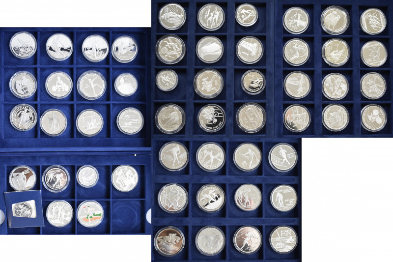 Alle Welt: Zwei Kassetten mit insg. 55 Münzen mit dem Motiv Olympische Spiele / ...