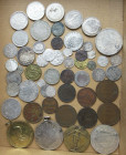 Alle Welt: Hübsches Lot mit über 50 diversen Münzen aus aller Welt, einige davon vor 1900 und aus Silber. Bitte besichtigen und selber durchrechnen.
...