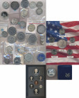 Vereinigte Staaten von Amerika: Kleine Sammlung diverse USA Münzen, viel Silber dabei. Dabei noch Canada-KMS 1986 + 3 weitere kanadischen Münzen.
 [z...