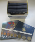 Euromünzen: Euro-Umlaufmünzen der 12 Teilnehmerstaaten plus San Marino, Vatikan und Monako. Die 12 Länder sind in einer Gesamtbox untergebracht, San M...