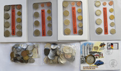 Bundesrepublik Deutschland 1948-2001: Kleines Lot mit diversen 5 DM und 10 DM Münzen, dabei noch ein KMS 2001 und ein paar ausl. Währungen.
 [differe...