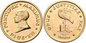 Medaillen alle Welt: Vatikan, Pius XII. 1939-1958: Goldmedaille o.J. OPUS JUSTITIAE PAX. Brustbild nach links / Taube mit Ölzweig, darunter Punze 900 ...