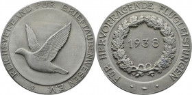 Medaillen Deutschland - Sonstige: Tiere, Brieftauben: Weißmetall Medaille 1938 (unsigniert), des Reichsverband für Brieftaubenwesen e.V. (In 1938/1939...