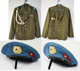 Varia, Sonstiges: Uniformen: 2 Uniformen aus der Sowjet Zeit, teils mit Orden bestückt. Interessanter Nachlass.
 [differenzbesteuert]
