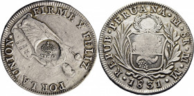 FERNANDO VII. Manila. Peso. Sobre un 8 reales de Perú. Muy rara