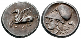 Corinthia. Corinth. Stater. 375-300 BC. (Calciati-Pegasi 69 var). Anv.: Pegasos flying to left; Ϙ below. Rev.: Helmeted head of Athena to left; Δ-OI f...
