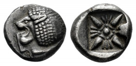 Ionia. Miletos. Diobol. 520-450 BC. (SNG Kayhan-476/81). (Sng Keckman-273). Anv.: Roaring lion front right, inverted head. Rev.: Starry design within ...