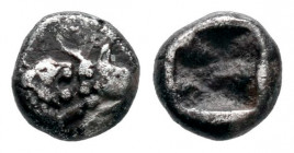 Lydia. Kroisos. 1/24 stater. 561-546 BC. (SNG Kayhan-1022). (Klein-562). Anv.: Confronted foreparts of lion to right and bull to left. Rev.: Incuse pu...