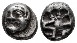 Mysia. Parion. 3/4 Drachm. 480 BC. (Sng Cop-256). (Sng Bn-1349). Anv.: Facing head of gorgoneion with open mouth. Rev.: Irregular incuse punch . Ag. 3...