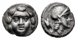 Pisidia. Selge. Obol. 350-300 BC. (Sng Cop-246). (Sng Bnf-1934). Anv.: Facing gorgoneion. Rev.: Helmeted head of Athena to right; astragalos behind . ...
