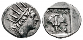 Rhodos. Rhodes. Drachm. 88-84 BC. Zenon magistrate. (Hgc-6, 1461). Anv.: Radiate head of Helios right. Rev.: ZHNΩN above rose with single bud on tendr...