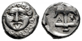 Thrace. Apollonia Pontika. Drachm. 400-380 BC. (Gc-1655). (Sng Cop-456). Anv.: Facing gorgoneion. Rev.: Anchor; A to left, crayfish to right . Ag. 2,9...