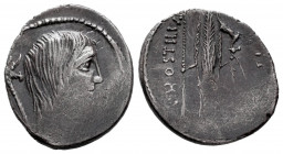 Hostilius. L. Hostilius Saserna. Denarius. 48 BC. Rome. (Ffc-756). (Craw-448/3). (Cal-624). Anv.: Head of Gallia right, hair long and dishevelled, Gau...