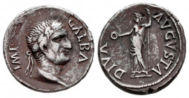 Galba. Fourée Denarius. 68 AD. Tarraco. (Ric-14). (Bmcre-167). (Rsc-43). Anv.: IMP GALBA, laureate head right, with globe at point of bust. Rev.: DIVA...