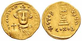 Constans II. Solidus. 651-654 AD. Constantinople. (Doc-1a). (Mib-3b). (Sear-938). Anv.: ∂ N CONSƮANƮINЧS P P AV, bust facing, wearing crown and chlamy...