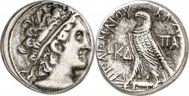 Egipto Ptolemaico. (55 a.C.). Ptolomeo XII, Neo Dionisos (80-58 / 55-51 a.C.). Tetradracma. (S. 7946 var) (BMC. VI, falta). Rayas en reverso. 13,11 g....