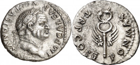 (74 d.C.). Vespasiano. Denario. (Spink 2299) (S. 362) (RIC. 703). 3,18 g. MBC+.