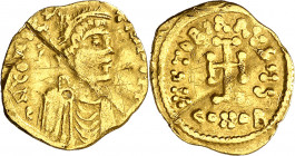 Constantino IV (668-685). Constantinopla. Tremissis. (Ratto 1671) (S. 1162). Doblada y enderezada. Grafitos en ambas caras. 1,37 g. MBC-.