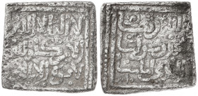 Almohades. A nombre del Mahdí. Fez. Dirhem. (V. 2108) (Hazard 1095). Esta variante con marca de ceca bajo ambas áreas es muy rara. 1,50 g. BC+.