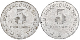 Ripoll. C. C. S. M. Parroquia de Ripoll. 5 céntimos. (AL. 2843 var por no llevar la contramarca). Lote de 2 jetones. MBC+.