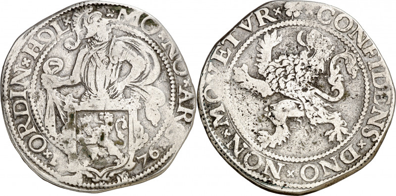 Países Bajos. (15)76. Escudo del león. (Dav. 8838) (Delmonte 831). AG. 26,83 g. ...