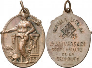 1935. Premio Escolar - IV Aniversario de la II República. Medalla. (Cru.Medalles 1321). Bronce. 9,97 g. 32x26 mm. MBC+.