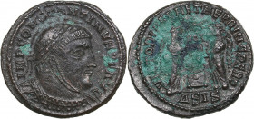 Roman Empire, Siscia Æ follis - Constantine I (307/310-337 AD)
3.13g. 19mm. XF/VF IMP CONSTANTINVS PF AVG, helmeted and cuirassed bust right / VICTORI...