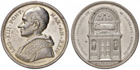 Leone XIII (1878-1903). Medaglia 1901 An. XXIV. Opus: Bianchi. Prospetto del monumento sepolcrale di Innocenzo III in San Giovanni Laterano. AG (g 35,...