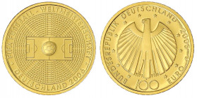 Euro, ab 2002
100 Euro 2005 G Fussball-WM 2006. 1/2 Unze Feingold, im Originaletui mit Zertifikat. Dazu Silbermedaille (mit Teilvergoldung) zur Fußba...
