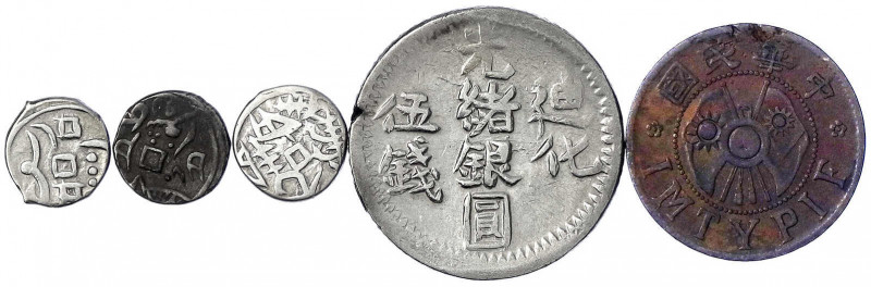 China
Lots bis 1949
5 Münzen: Sinkiang 5 Miscals AH 1324, 3 X 1/2 Miscal, Shen...