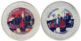 Hongkong
Elisabeth II., 1952-1997
Set: 2 Nachprägungen in Silber 1997 des Trade-Dollars mit Farbaplikationen. Hong Kong am Abend und Hong Kong am Mo...