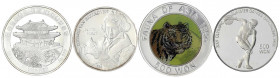 Korea Nord
Lots
4 Silbergedenkmünzen: 1992 500 Won Discus, 1999 250 Won Beethoven, 1996 500 Won Farbmünze Panda/Tiger (in Schatulle mit Zertifikat),...